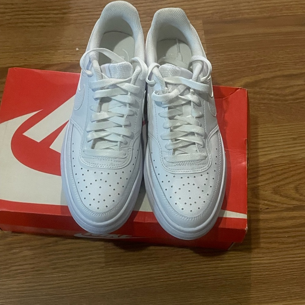 Nike women’s court vision alto White Sneakers